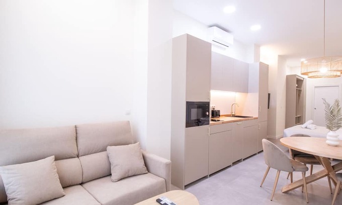 Patraix Apartment | Favara 3 by Concept Flats