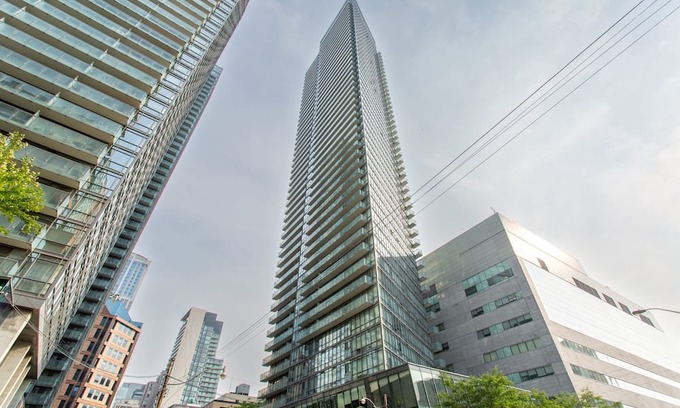 Bay Cloverhill Condo | Modern 1BR Downtown Toronto | Monthly Rental | Steps to UT & Financial District