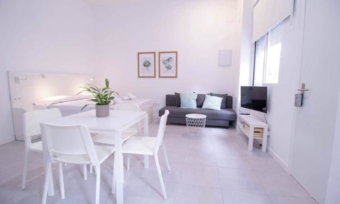 Trinitat Apartment | Viveros 1 by Concept Flats