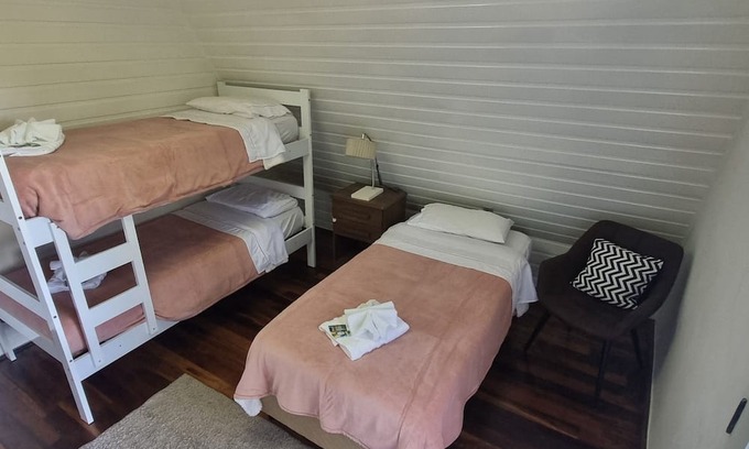 Jardim Andira House | House with two large bedrooms 5 minutes from the center.