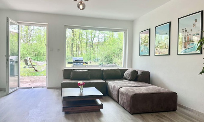 Munchen District Villa | Peace and quiet in the city: large house near Munich ideal for families with a garden