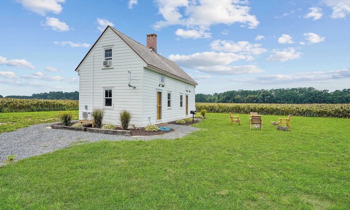 Locustville Cabin | Charming 2BR w/Fire Pit on Farm | 10 Min to Wharf