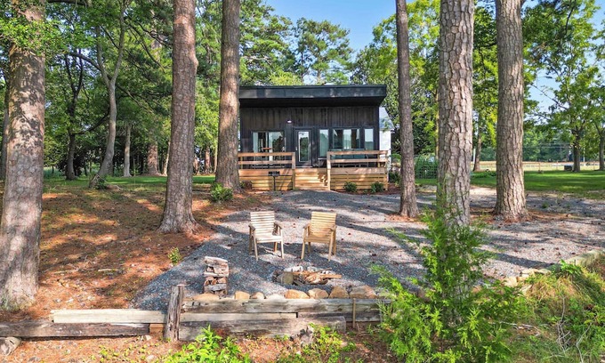 Locustville Cottage | Waterfront 1BR on Working Farm w/Deck + View