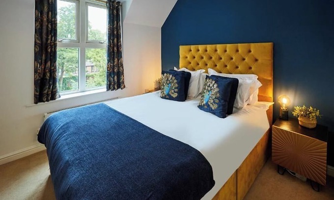 Oadby Apartment | Hermitage Court Apartment - Sleeps 6
