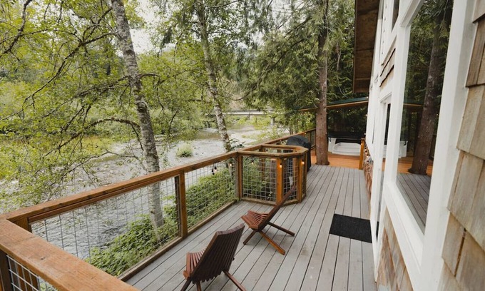 Lewis County Apartment | Riverfront Cabin-Hot Tub-Firepit-BBQ-Tilton River