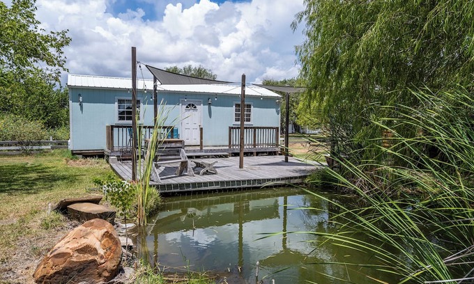 Ingleside Cabin | Charming Pondside tiny home in enjoyable Ingleside. Just minutes from the beach