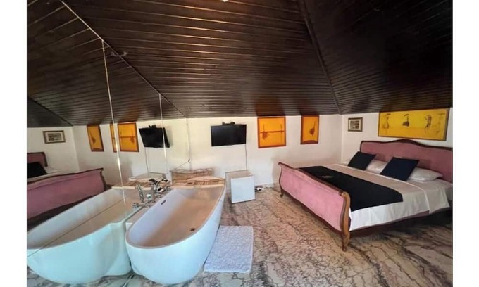 Eforie Nord Apartment | Queen Room with Sea View & Standard King Room