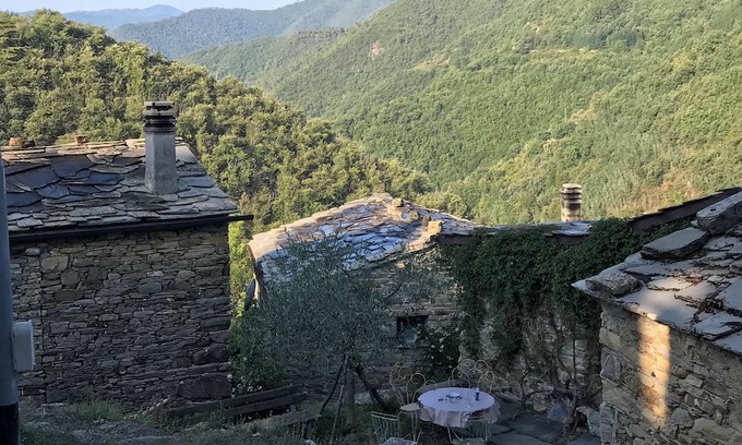 Carpasio Cabin | Lovely rustic and cosy 2-bedroom cabin in Carpasio