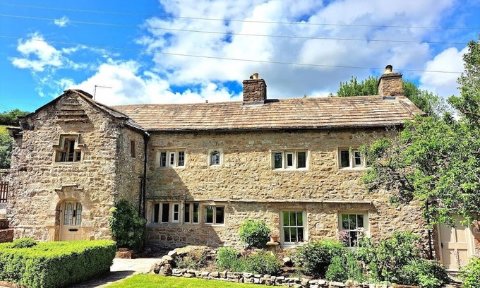 Worton House | Countersett Hall, beautiful Dales historic manor house near large lake