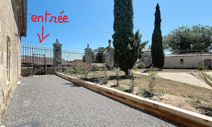 Anglade Apartment | Bright 2-bedroom apartment near Blaye, ideal for workers and travellers