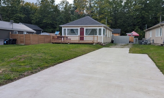 Innisfil Cottage | Lakehouse Peaceful Cottage Modern Retreat - Pet Friendly!