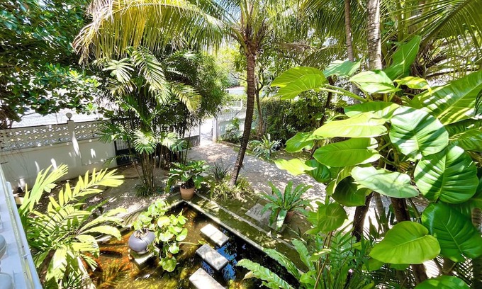 Chang Phueak House | Relax in a Sunny Bedroomwith AC in a Modern Thai House, Perfect Location.