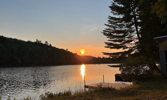 Low Cottage | The Papillon Lakehouse - waterfront property one hour from Ottawa