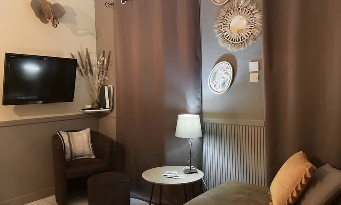 Noyers-sur-Cher House | Gite de la chapelle zoo 7 min – quiet, large enclosed park, playground