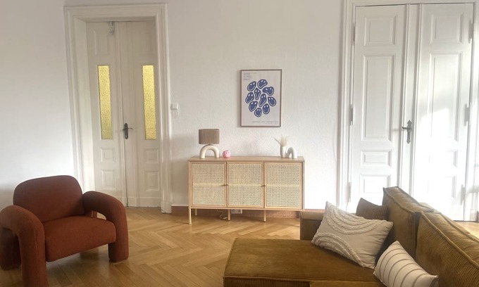 Frankfurt an der Oder Apartment | 170sqm - lots of space in a Wilhelminian style building with 2 free parking spaces