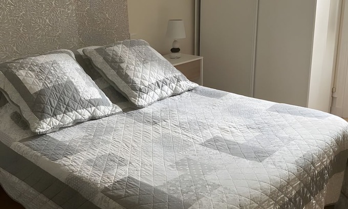 Segonzac Bed & Breakfast | Guest Room 'Room #4 - 2 Persons' with Shared Pool, Shared Terrace and Wi-Fi