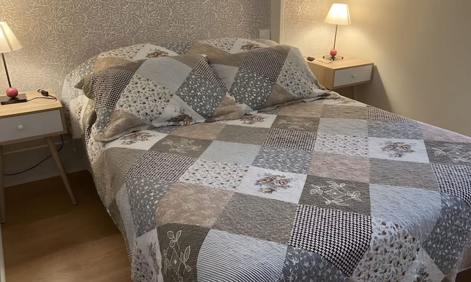 Segonzac Bed & Breakfast | Bed and Breakfast 'Chambre 4 - 2 Personnes' with Shared Pool, Shared Terrace and Wi-Fi