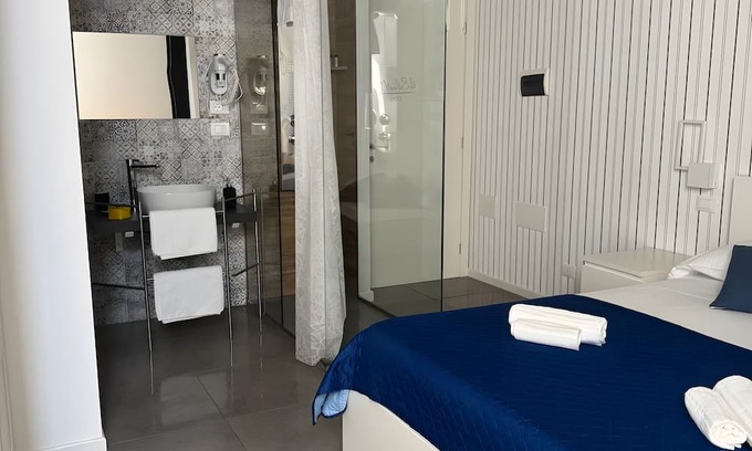 Fondo Morte Apartment | Room 103 at 'Le Saline Rooms Marzamemi' – Wi-Fi and Air Conditioning