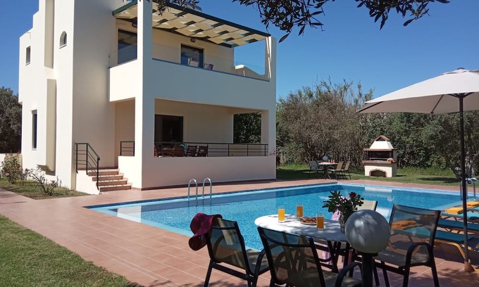Pyrgos Psilonerou Villa | Ilos Villa, Pirgos-Villas, 300m From The Beach