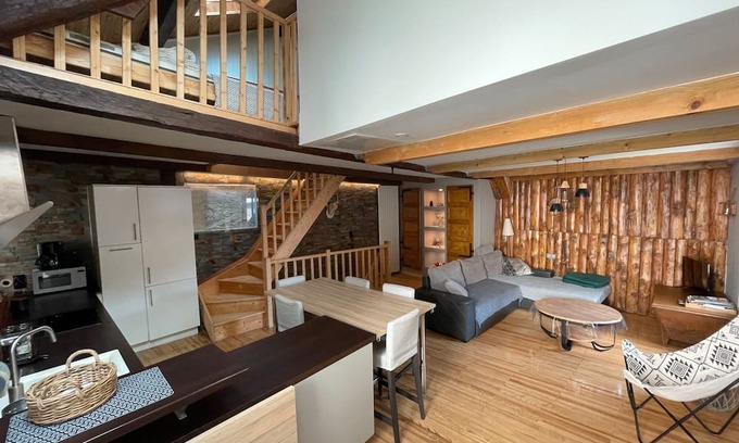 Orgeix House | Holiday Home 'Maison De Village' with Private Terrace
