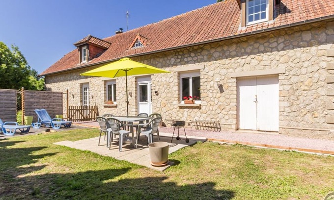 Tribehou Cottage | Charming riverside house with garden, pets allowed