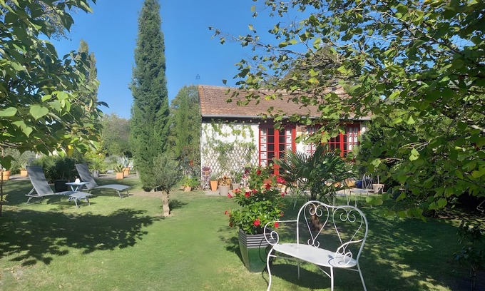 Gy-en-Sologne House | Holiday Home 'Cocooning Au Cœur De La' with Wi-Fi and Air Conditioning