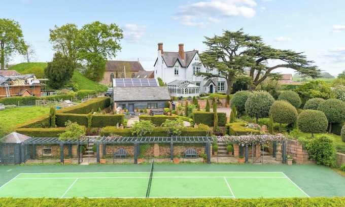 Halfway House House | A luxurious and beautifully restored Victorian Rectory nestled in the heart of Shropshire’s stunning countryside. Perfect for family gatherings, celebrations, or a peaceful retreat, this elegant estate sleeps up to 14+5 guests.