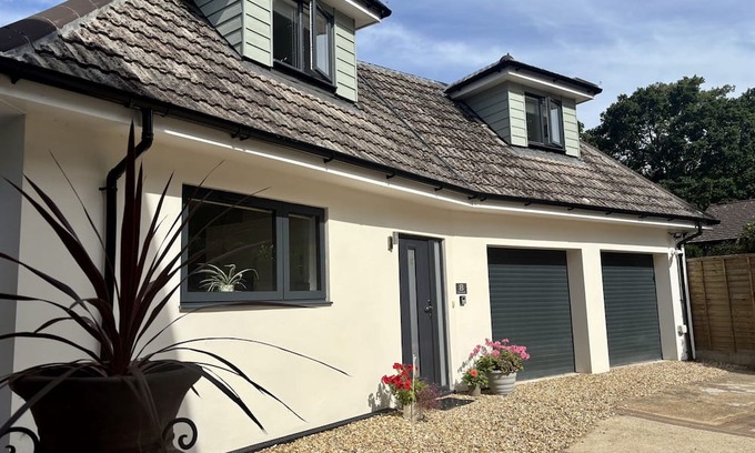 Ferndown House | THE RETREAT, family friendly, country holiday cottage in Ferndown