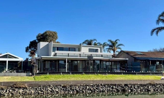 Patterson Lakes House | 6-Bed Lake Escape for Families & Friends