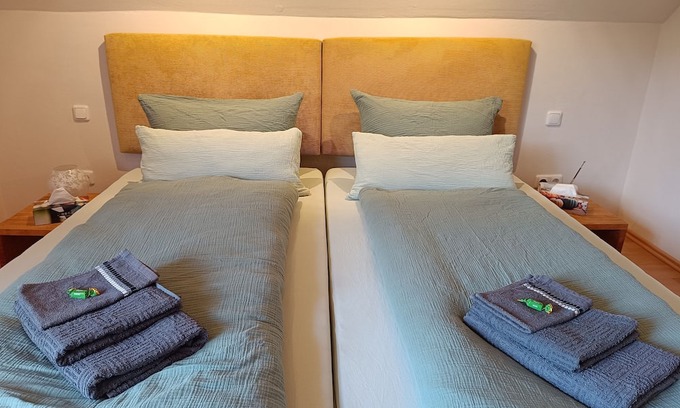 Laubach Apartment | Stylish vacation apartment with barrel sauna in the countryside