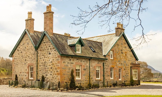Bunloit Other | Large Luxury Holiday home near Loch Ness