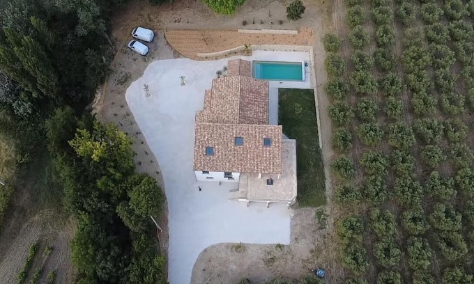 Le Pegue Villa | Villa du Ruisseau with swimming pool