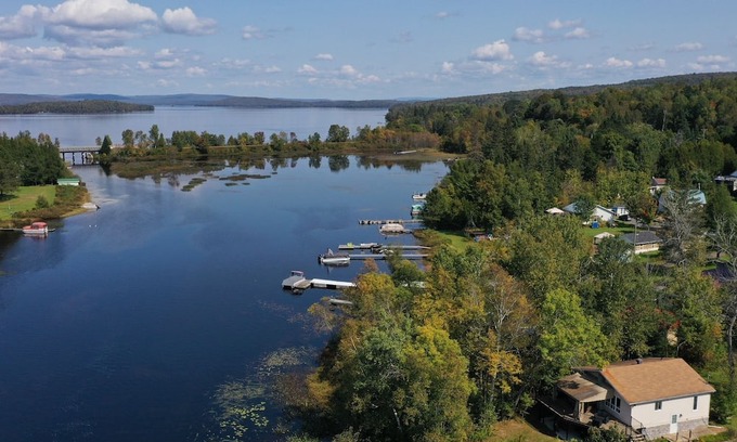 Nominingue Cottage | Water Front - Cozy Lakeside Getaway