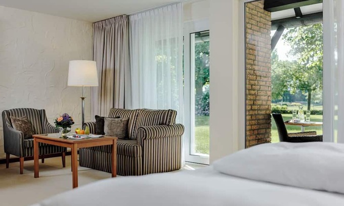 Ootmarsum Hotel | Luxurious and Charming Stay in Modern Room Near the Tranquil Twente Region