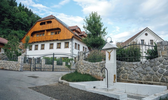 Cerklje na Gorenjskem Apartment | Menart Estate