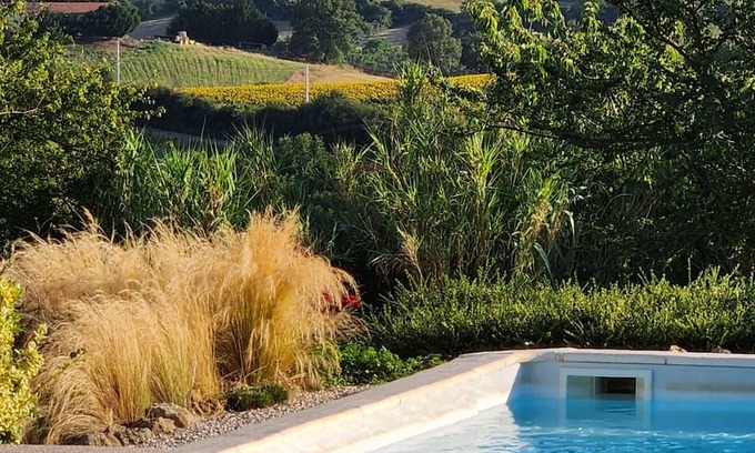 Canens House | Peaceful gîte in the heart of nature with large swimming pool and view of the Pyrenees.