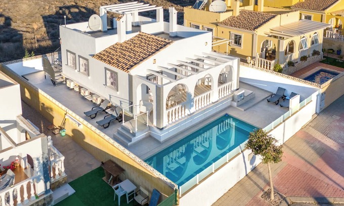Jeronimo y Avileses y Balsicas de Arriba Villa | 4-Bed Villa La Vita e Bella-Private Pool & Terrace