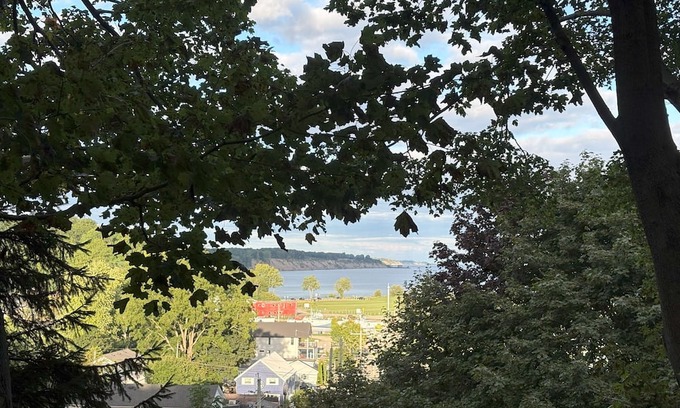 Port Stanley Cottage | Amazing Views of Two Beaches – Treehouse Retreat with Wildlife & Waves