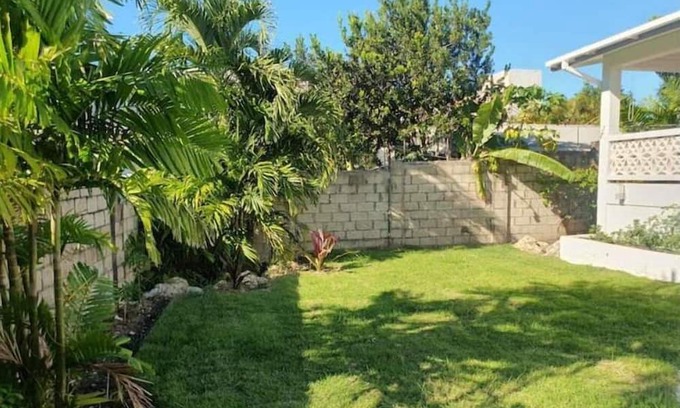 Little Battaleys House | Studio Retreat. Your home away from home