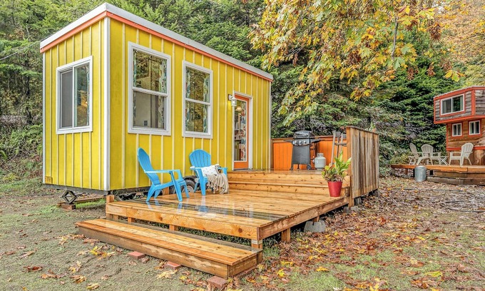 Longview Apartment | Bright and Colorful Tiny Home for Two - Unique Northwest Vacation Rentals
