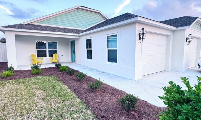 The Villages House | Charming Exquisite Hacienda Hills Golf View with Golf Cart 3-bedroom Brand New
