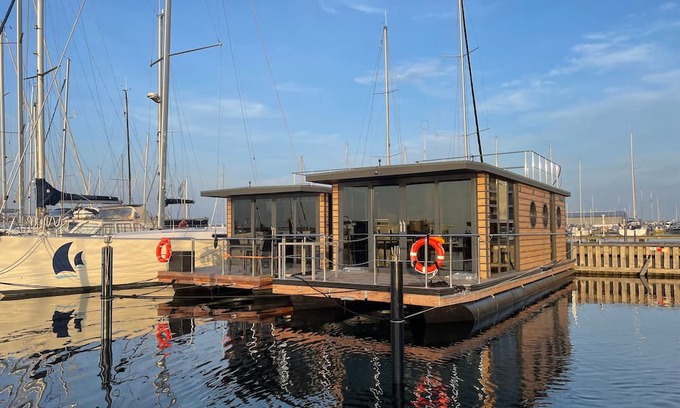 Wendtorfer Strand Apartment | Fjord Cirrus - Solar boat