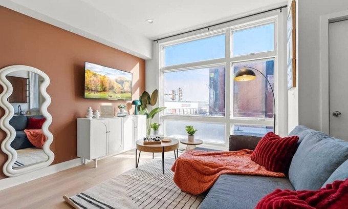 West Poplar House | 4BR - BSL Subway - Steps to Met - Family Friendly