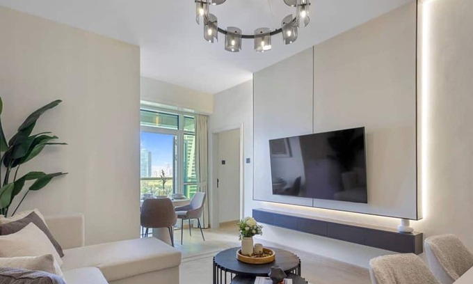 Jumeirah Lake Towers Apartment | Stylish 1 Bedroom near metro station in JLT