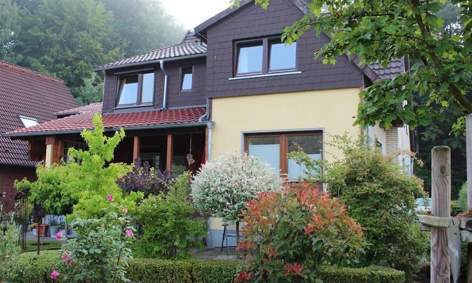 Amelith House | Vacation apartment, shower, WC, 2 bedrooms - Ferienhaus Buren-Hof
