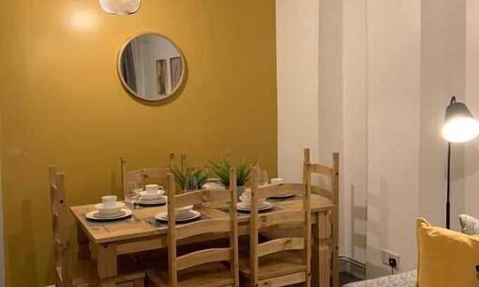 Castle Apartment | The Great North Hill - Swansea City Centre