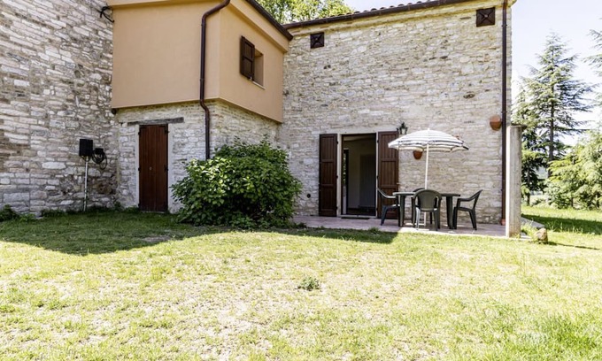 Calmazzo Apartment | Charming independent farmhouse of about 100 sqm, perfect for 4 people, structured on two levels (second floor accessible by stairs).The property is a Rustico dating back to the 19th century, completely renovated, and is located in the heart of Val Metaur