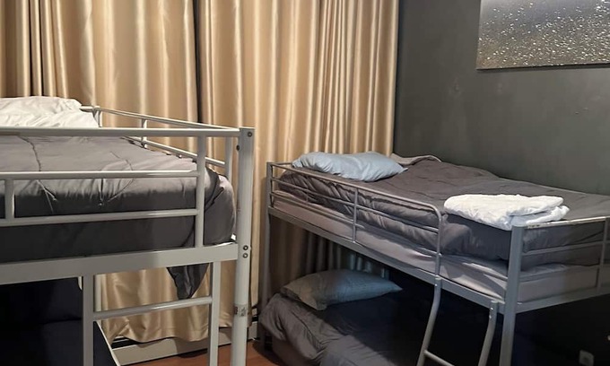 Greenville Apartment | Spacious 3-bedroom apartment with WiFi, AC in welcoming Jersey City