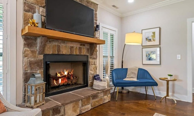 Winchester House | Lakin It Easy-Pool, Twin Creeks Marina, & Dry Creek Beach