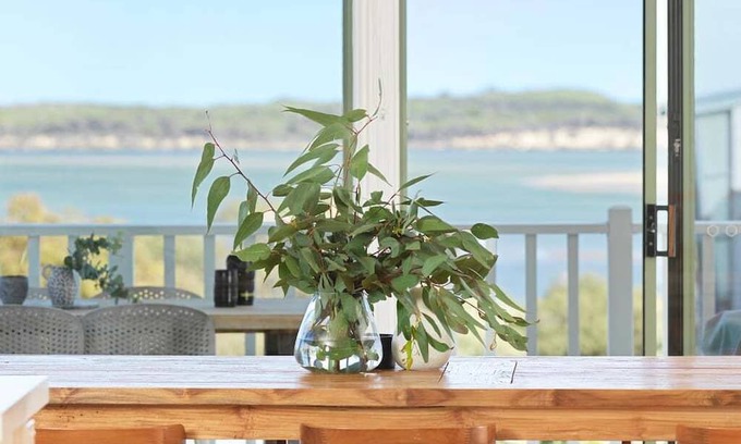 Inverloch House | Beilby Inlet Views - 2 minute walk to Beach